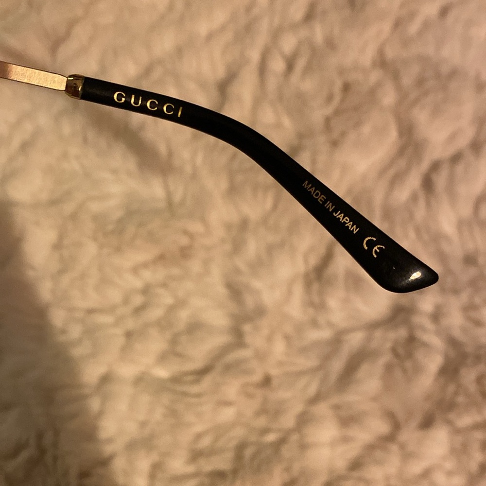 Gucci Women's Black and Gold Sunglasses Authentic - Picture 13 of 14